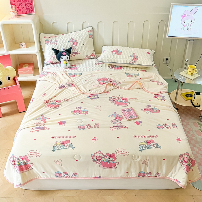 91家纺网 家纺一手货源 找家纺 金爱家 2024新款A类三丽鸥高品质可组合凉感丝乳胶席牛奶丝针织棉软糯夏被四件套 乳胶席-游乐园美乐蒂