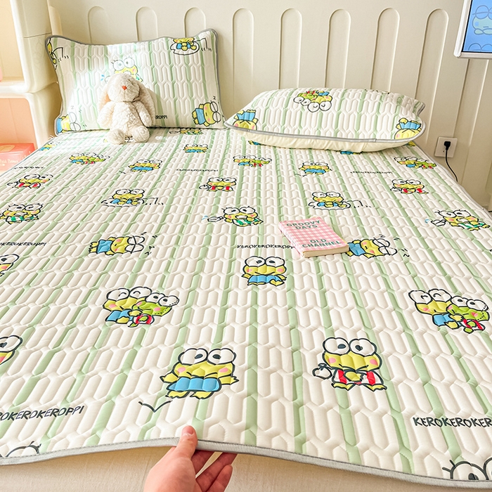 91家纺网 家纺一手货源 找家纺 金爱家 2024新款A类三丽鸥高品质可组合凉感丝乳胶席牛奶丝针织棉软糯夏被四件套 乳胶席-夏日大眼蛙