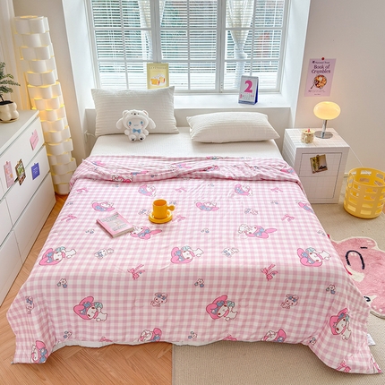 91家纺网 家纺一手货源 找家纺 （总）博雅 2024新款三丽鸥正版系列A类牛奶丝软糯针织棉大豆纤维夏被