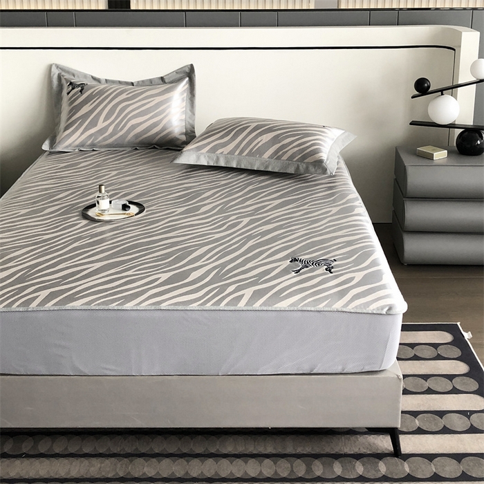 91家纺网 家纺一手货源 找家纺 三味舒屋 2025新款凉感马德里冰丝提花刺绣凉席 马德里米床笠