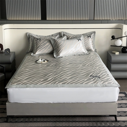 91家纺网 家纺一手货源 找家纺 （总）三味舒屋 2025新款凉感马德里冰丝提花刺绣凉席