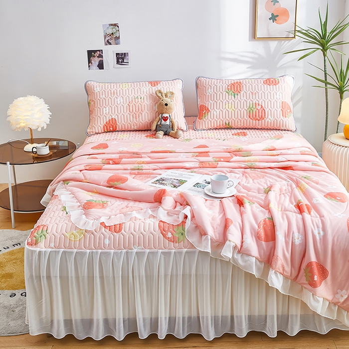 91家纺网 家纺一手货源 找家纺 爱上家居 2024新款印花凉席床裙床单款夏被-床裙款 甜蜜草莓