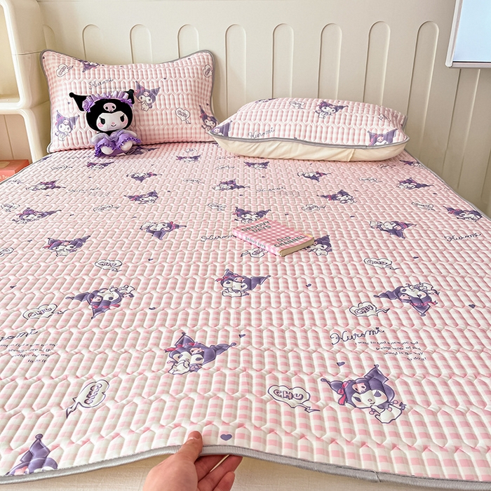 91家纺网 家纺一手货源 找家纺 金爱家 2024新款A类三丽鸥高品质可组合凉感丝乳胶席牛奶丝针织棉软糯夏被四件套 乳胶席-紫色库洛米之心