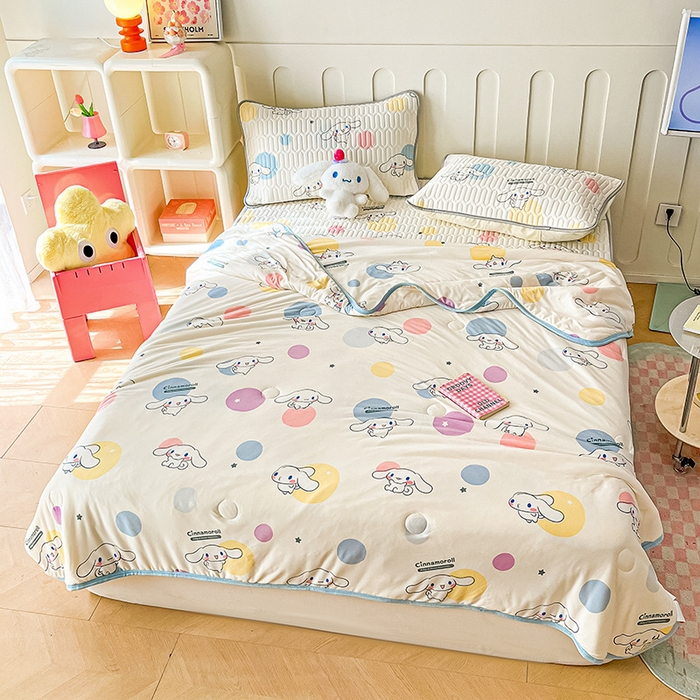 91家纺网 家纺一手货源 找家纺 金爱家 2024新款A类三丽鸥高品质可组合凉感丝乳胶席牛奶丝针织棉软糯夏被四件套 乳胶席-泡泡玉桂狗