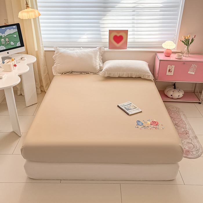 91家纺网 家纺一手货源 找家纺 2024新款A类全棉水洗棉绣花单床笠 奇趣小怪兽-奶驼