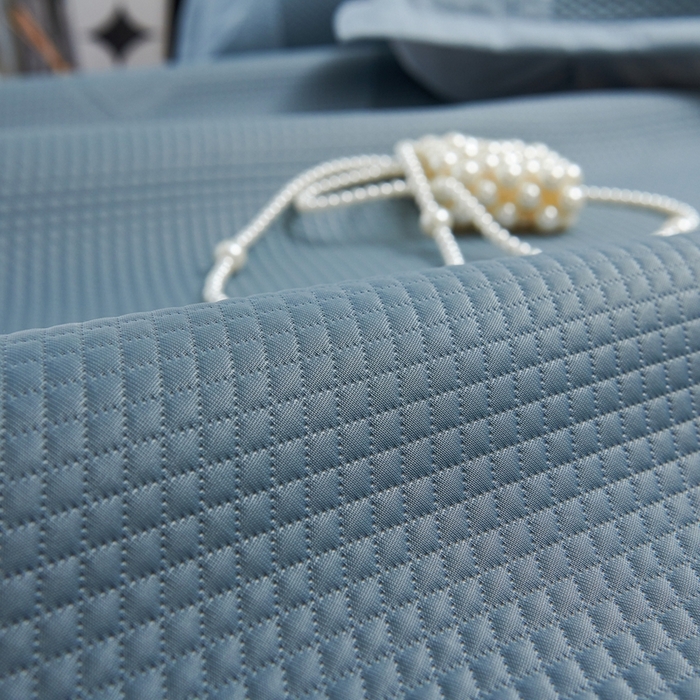 91家纺网 家纺一手货源 找家纺 青雅席业 2025新款A类母婴级刺绣冰豆豆凉席 天鹅湖-蓝