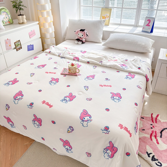 91家纺网 家纺一手货源 找家纺 博雅 2024新款三丽鸥正版系列A类牛奶丝软糯针织棉大豆纤维夏被 针织棉（带防伪标）草莓美乐蒂