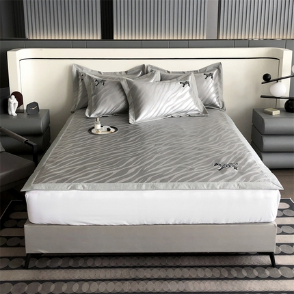 91家纺网 家纺一手货源 找家纺 （总）三味舒屋 2025新款凉感马德里冰丝提花刺绣凉席