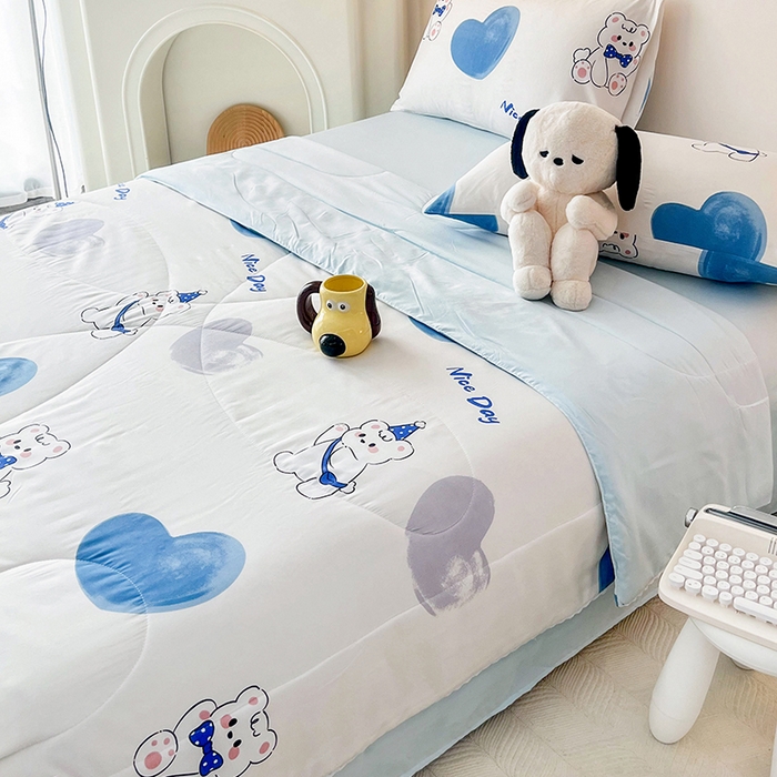 91家纺网 家纺一手货源 找家纺 倾慕家纺 新款A类小清新水洗棉小花边夏被系列 北极熊