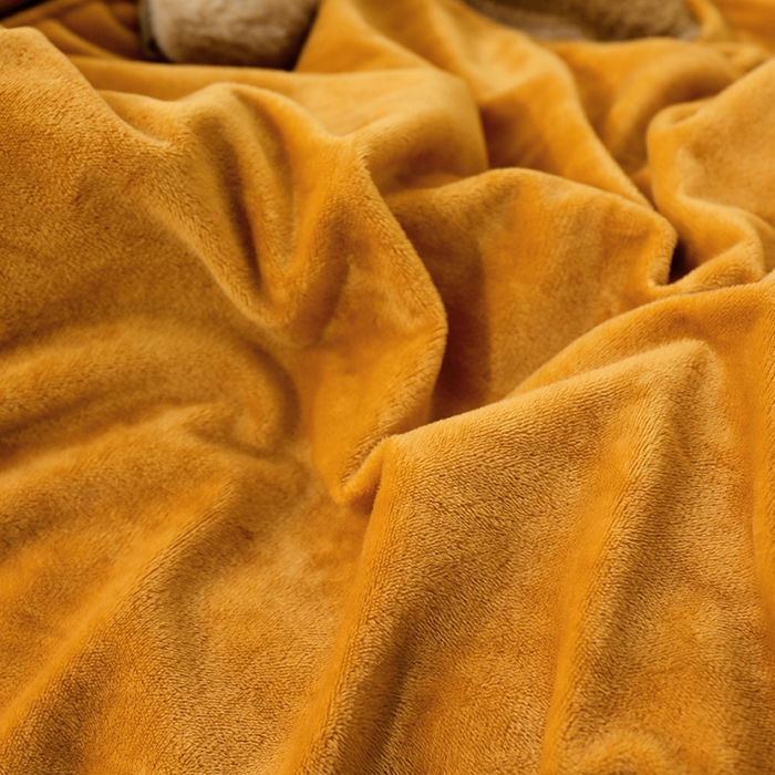 91家纺网 家纺一手货源 找家纺 枕芯真意 2024新款宝宝绒抱枕被 琥珀黄