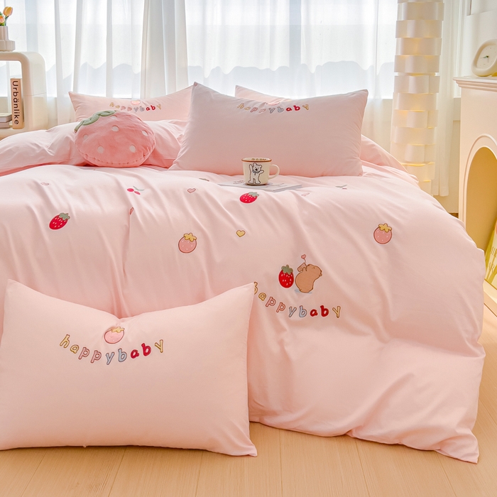 91家纺网 家纺一手货源 找家纺 亲亲公主 2025新款全棉可爱刺绣四件套 草莓熊