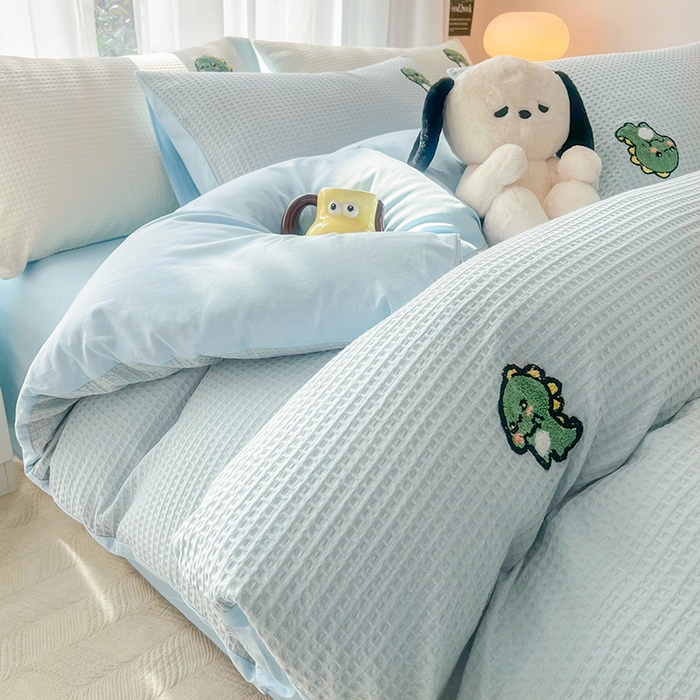 91家纺网 家纺一手货源 找家纺 慕尚 2025新款全棉华夫格毛巾绣四件套 恐龙之王蓝