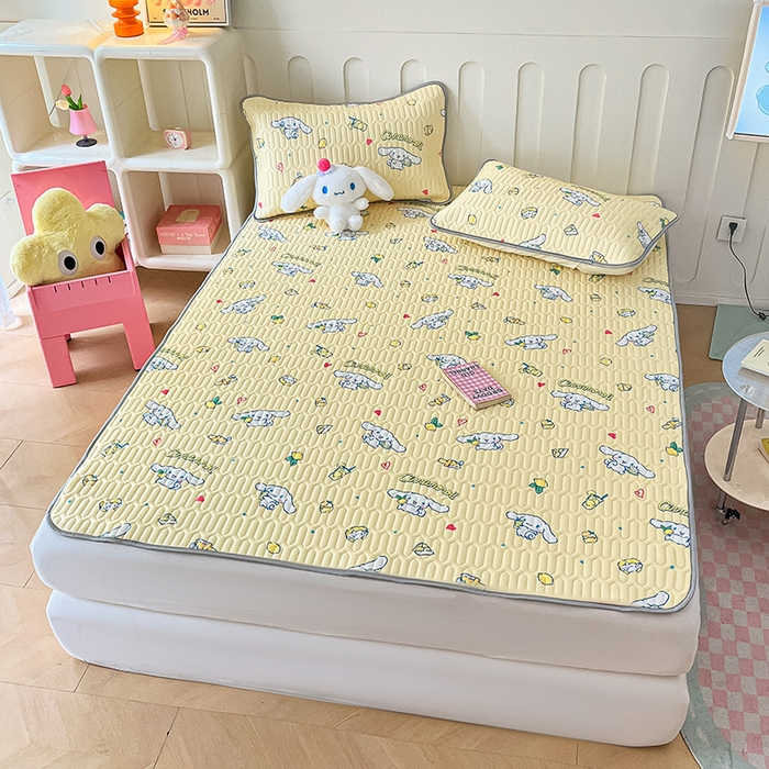 91家纺网 家纺一手货源 找家纺 金爱家 2024新款A类三丽鸥高品质可组合凉感丝乳胶席牛奶丝针织棉软糯夏被四件套 乳胶席-柠檬玉桂狗