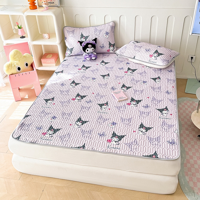 91家纺网 家纺一手货源 找家纺 金爱家 2024新款A类三丽鸥高品质可组合凉感丝乳胶席牛奶丝针织棉软糯夏被四件套 乳胶席-紫色梦幻库洛米