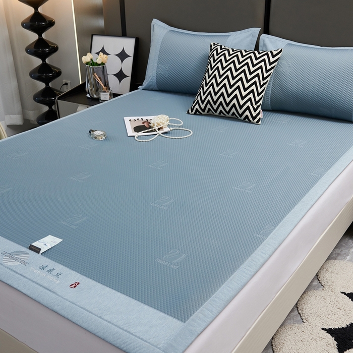 91家纺网 家纺一手货源 找家纺 青雅席业 2025新款A类母婴级刺绣冰豆豆凉席 天鹅湖-蓝