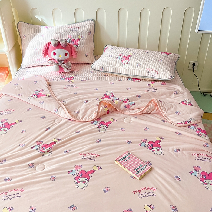 91家纺网 家纺一手货源 找家纺 金爱家 2024新款A类三丽鸥高品质可组合凉感丝乳胶席牛奶丝针织棉软糯夏被四件套 乳胶席-气球美乐蒂