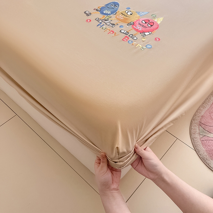 91家纺网 家纺一手货源 找家纺 2024新款A类全棉水洗棉绣花单床笠 奇趣小怪兽-奶驼