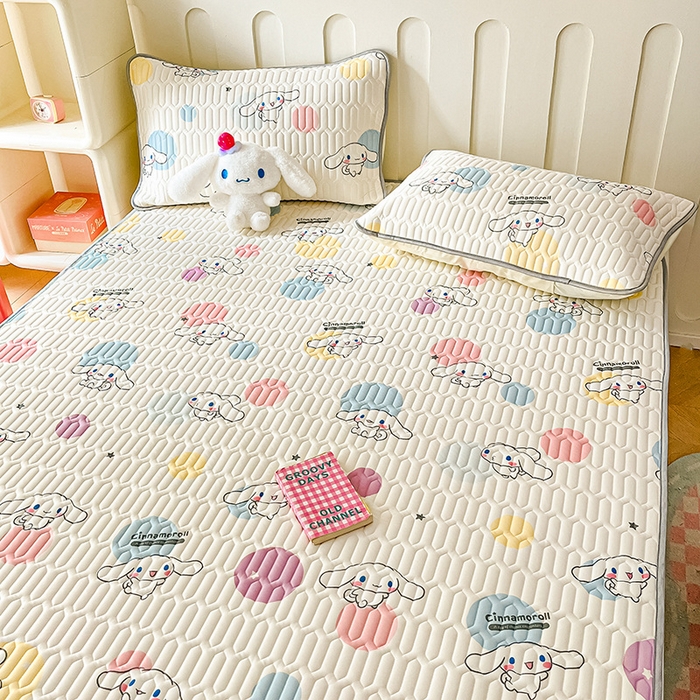 91家纺网 家纺一手货源 找家纺 金爱家 2024新款A类三丽鸥高品质可组合凉感丝乳胶席牛奶丝针织棉软糯夏被四件套 乳胶席-泡泡玉桂狗