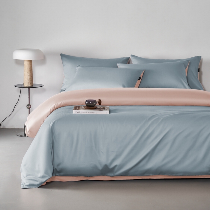 91家纺网 家纺一手货源 找家纺 秀色家纺 2025新款轻奢60支贡缎高支贡缎长绒棉全棉四件套简约纯色床上被套床单床笠式 米朵-蓝莓粉