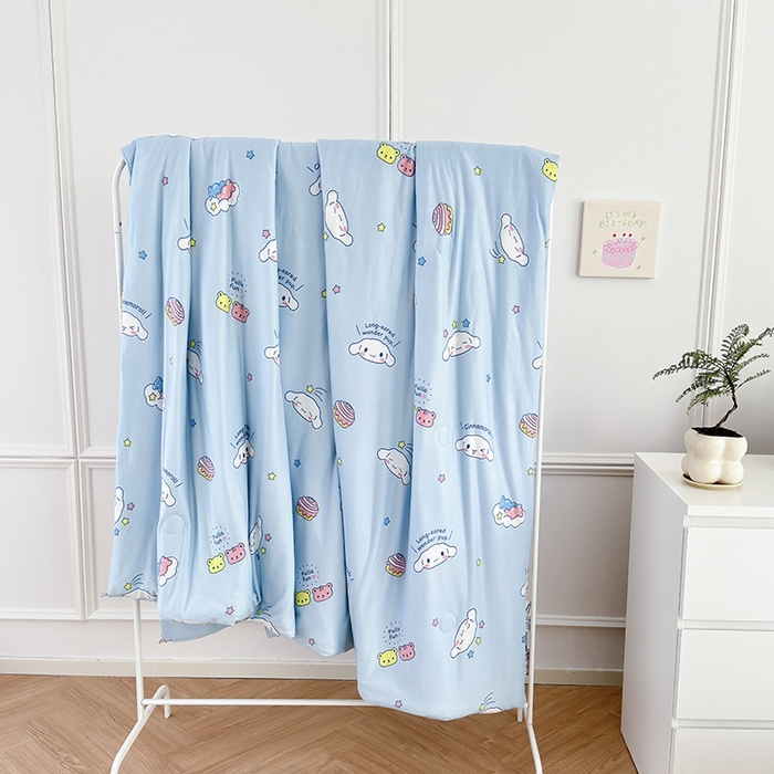 91家纺网 家纺一手货源 找家纺 博雅 2024新款三丽鸥正版系列A类牛奶丝软糯针织棉大豆纤维夏被 针织棉（带防伪标）蛋糕玉桂狗