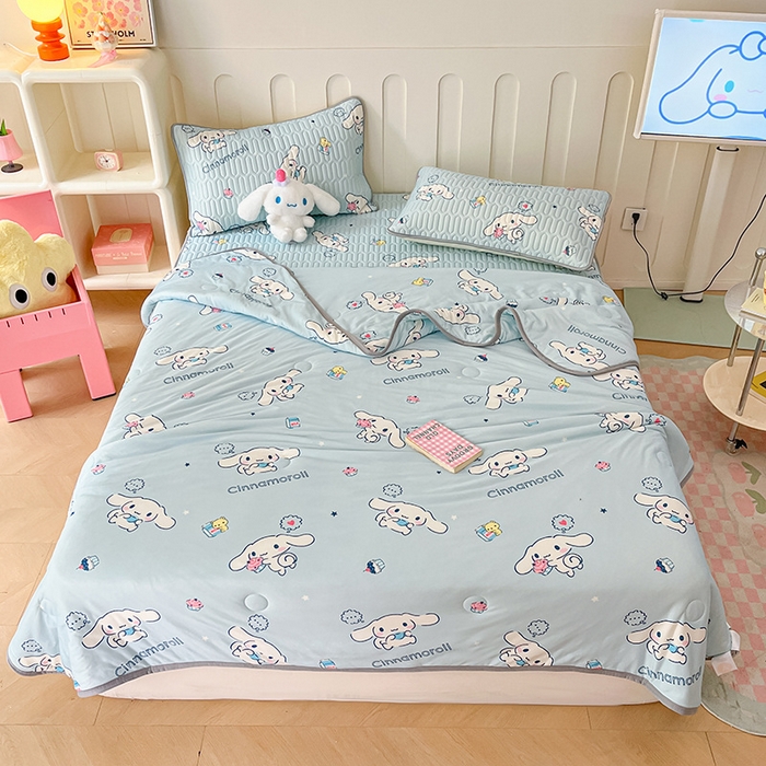 91家纺网 家纺一手货源 找家纺 金爱家 2024新款A类三丽鸥高品质可组合凉感丝乳胶席牛奶丝针织棉软糯夏被四件套 乳胶席-牛奶甜点玉桂狗