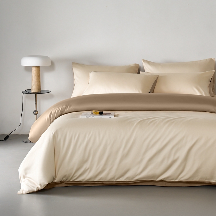 91家纺网 家纺一手货源 找家纺 秀色家纺 2025新款轻奢60支贡缎高支贡缎长绒棉全棉四件套简约纯色床上被套床单床笠式 米朵-奶昔白+亚麻咖