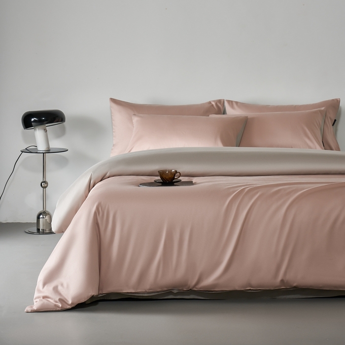 91家纺网 家纺一手货源 找家纺 秀色家纺 2025新款轻奢60支贡缎高支贡缎长绒棉全棉四件套简约纯色床上被套床单床笠式 米朵-蕊粉灰