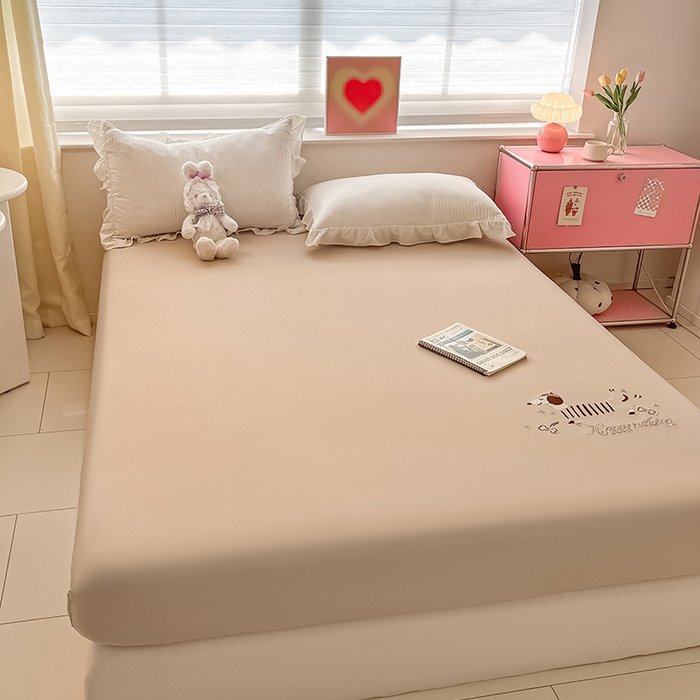 91家纺网 家纺一手货源 找家纺 2024新款A类全棉水洗棉绣花单床笠 腊肠狗-奶驼