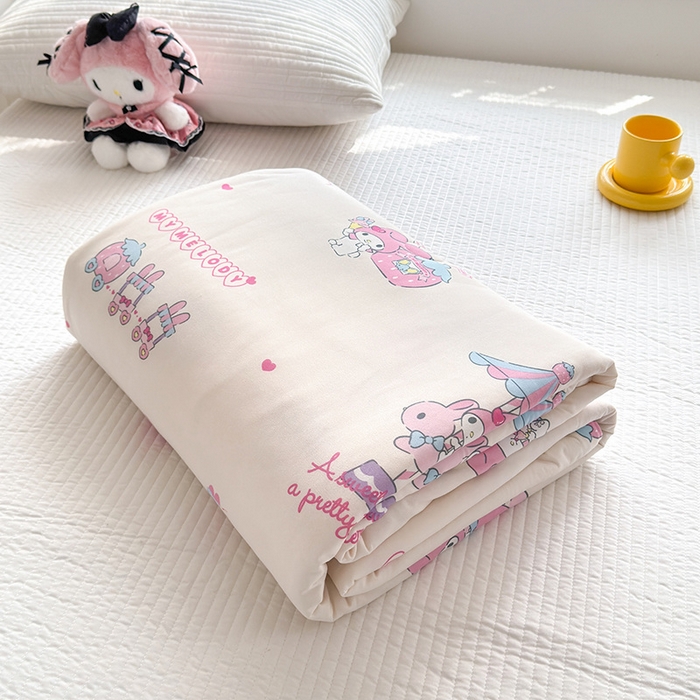 91家纺网 家纺一手货源 找家纺 博雅 2024新款三丽鸥正版系列A类牛奶丝软糯针织棉大豆纤维夏被 针织棉（带防伪标）游乐园美乐蒂