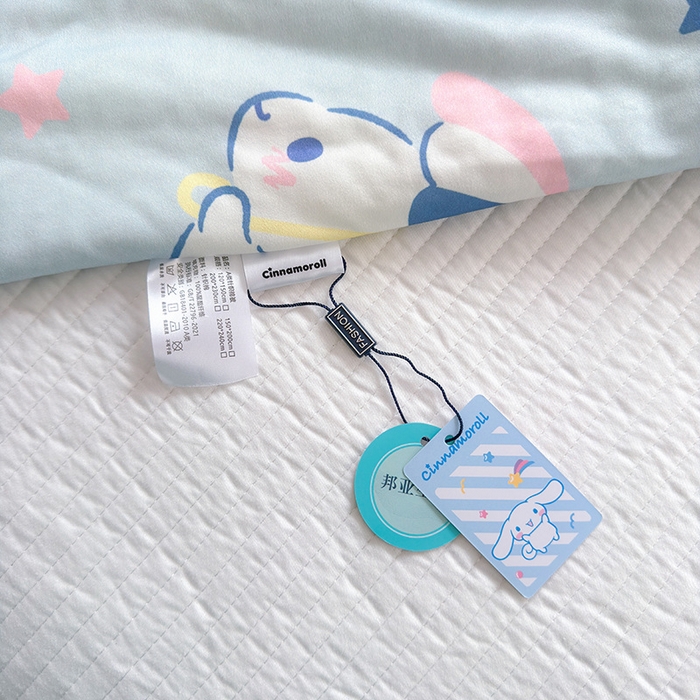 91家纺网 家纺一手货源 找家纺 博雅 2024新款三丽鸥正版系列A类牛奶丝软糯针织棉大豆纤维夏被 针织棉（带防伪标）气球玉桂狗