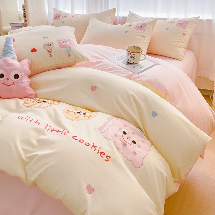 91家纺网 家纺一手货源 找家纺 亲亲公主 2025新款全棉可爱刺绣四件套 粉色曲奇