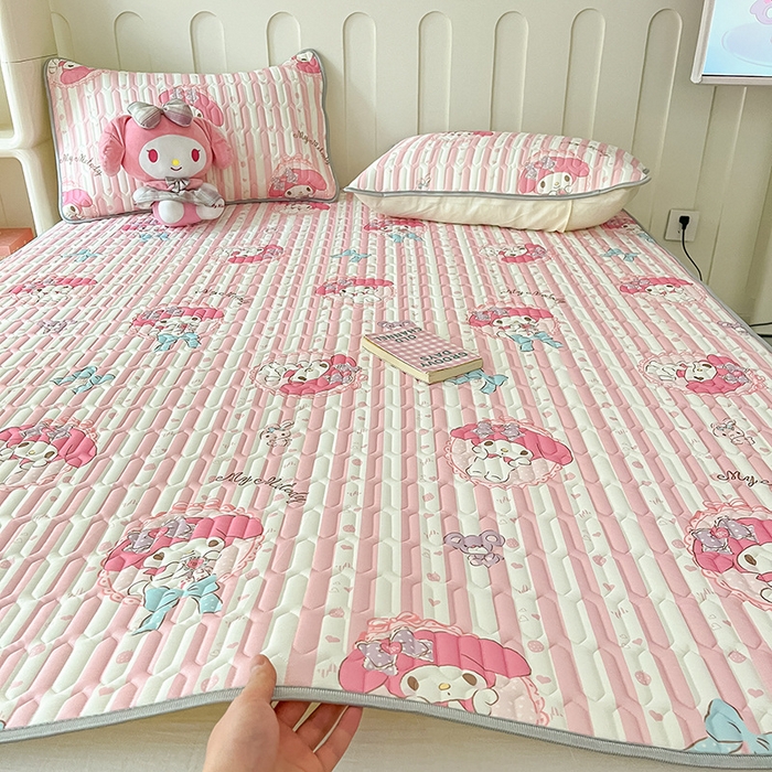 91家纺网 家纺一手货源 找家纺 金爱家 2024新款A类三丽鸥高品质可组合凉感丝乳胶席牛奶丝针织棉软糯夏被四件套 乳胶席-粉粉美乐蒂