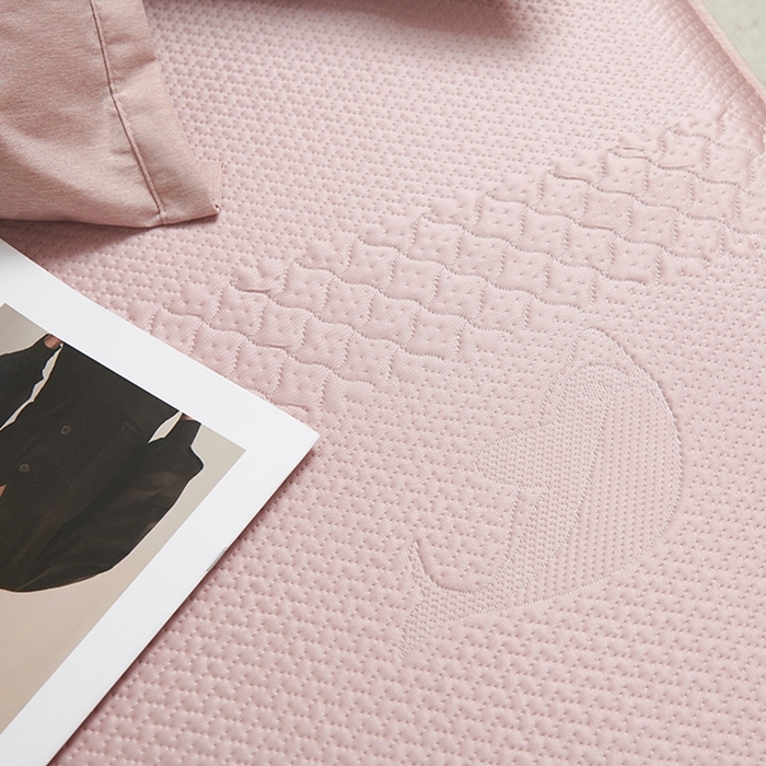 91家纺网 家纺一手货源 找家纺 青雅席业 2025新款A类凉感丝蕾丝花边床笠款凉席 海豚-粉