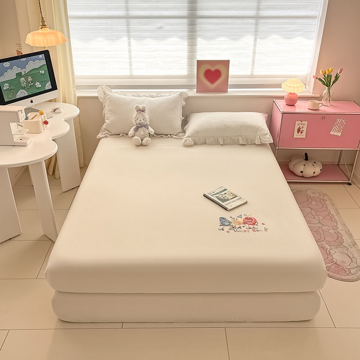 91家纺网 家纺一手货源 找家纺 2024新款A类全棉水洗棉绣花单床笠 奇趣小怪兽-月光白