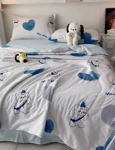 91家纺网 家纺一手货源 找家纺 倾慕家纺 新款A类小清新水洗棉小花边夏被系列 北极熊