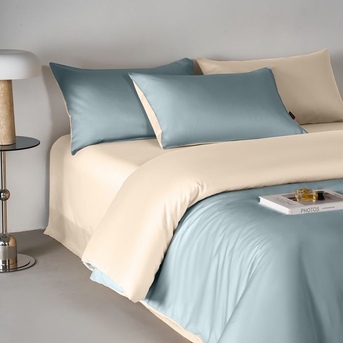 91家纺网 家纺一手货源 找家纺 秀色家纺 2025新款轻奢60支贡缎高支贡缎长绒棉全棉四件套简约纯色床上被套床单床笠式 米朵-天空蓝+奶昔白