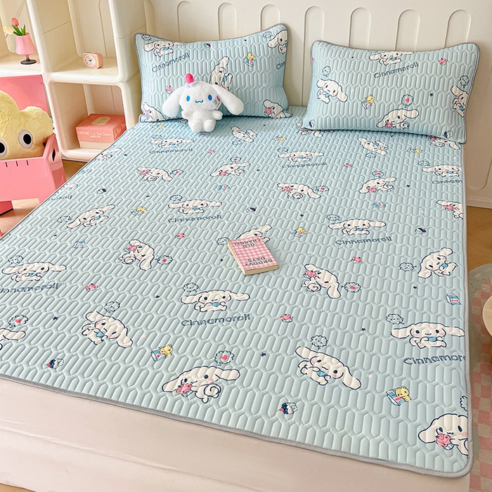 91家纺网 家纺一手货源 找家纺 金爱家 2024新款A类三丽鸥高品质可组合凉感丝乳胶席牛奶丝针织棉软糯夏被四件套 乳胶席-牛奶甜点玉桂狗