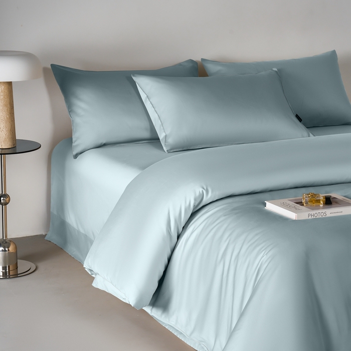 91家纺网 家纺一手货源 找家纺 秀色家纺 2025新款轻奢60支贡缎高支贡缎长绒棉全棉四件套简约纯色床上被套床单床笠式 米朵-天空蓝