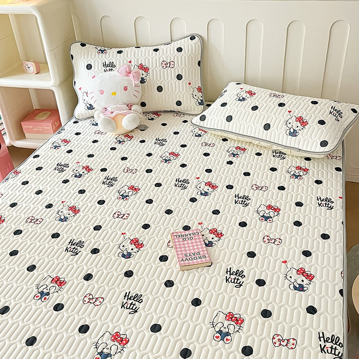 91家纺网 家纺一手货源 找家纺 金爱家 2024新款A类三丽鸥高品质可组合凉感丝乳胶席牛奶丝针织棉软糯夏被四件套 乳胶席-波点kitty