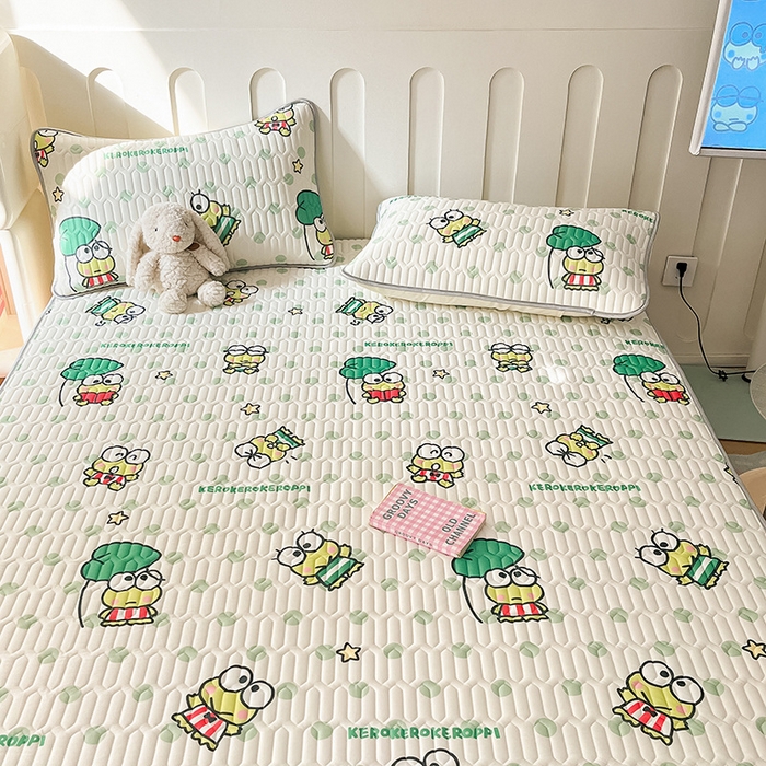 91家纺网 家纺一手货源 找家纺 金爱家 2024新款A类三丽鸥高品质可组合凉感丝乳胶席牛奶丝针织棉软糯夏被四件套 乳胶席-绿绿大眼蛙