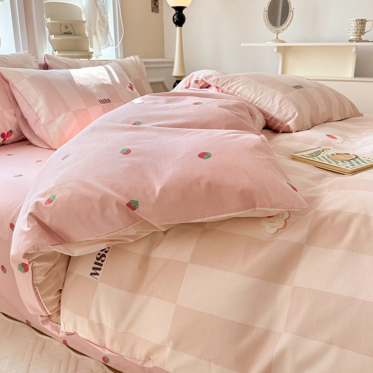 91家纺网 家纺一手货源 找家纺 晨希家居 2024新款小清新全棉印花四件套 草莓派