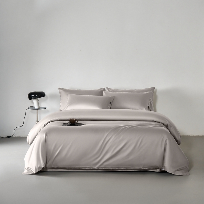 91家纺网 家纺一手货源 找家纺 秀色家纺 2025新款轻奢60支贡缎高支贡缎长绒棉全棉四件套简约纯色床上被套床单床笠式 米朵-烟墨灰