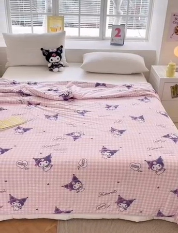 91家纺网 家纺一手货源 找家纺 博雅 2024新款三丽鸥正版系列A类牛奶丝软糯针织棉大豆纤维夏被 针织棉（带防伪标）紫格库洛米