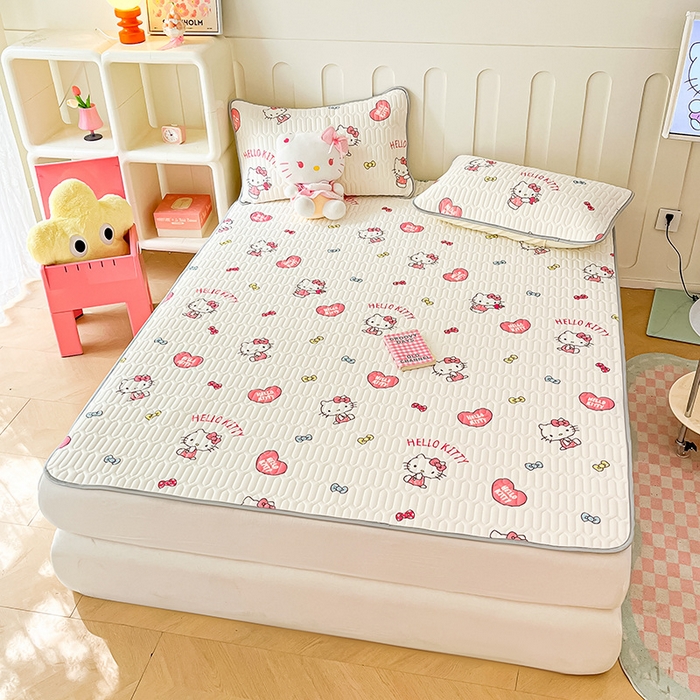 91家纺网 家纺一手货源 找家纺 金爱家 2024新款A类三丽鸥高品质可组合凉感丝乳胶席牛奶丝针织棉软糯夏被四件套 乳胶席-心心kitty