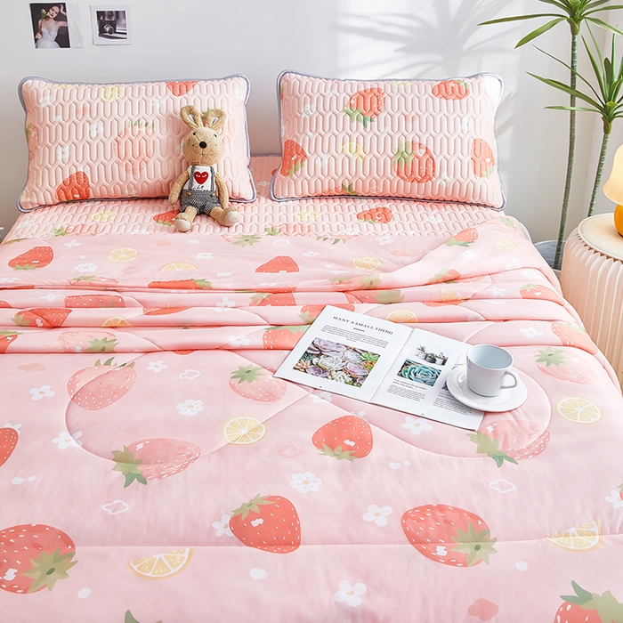 91家纺网 家纺一手货源 找家纺 爱上家居 2024新款印花凉席床裙床单款夏被-床裙款 甜蜜草莓