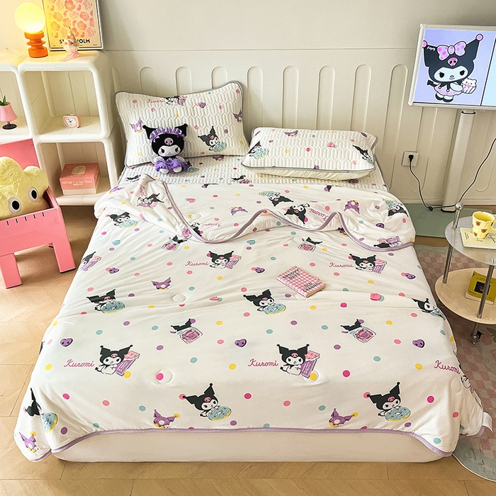 91家纺网 家纺一手货源 找家纺 金爱家 2024新款A类三丽鸥高品质可组合凉感丝乳胶席牛奶丝针织棉软糯夏被四件套 乳胶席-彩糖库洛米