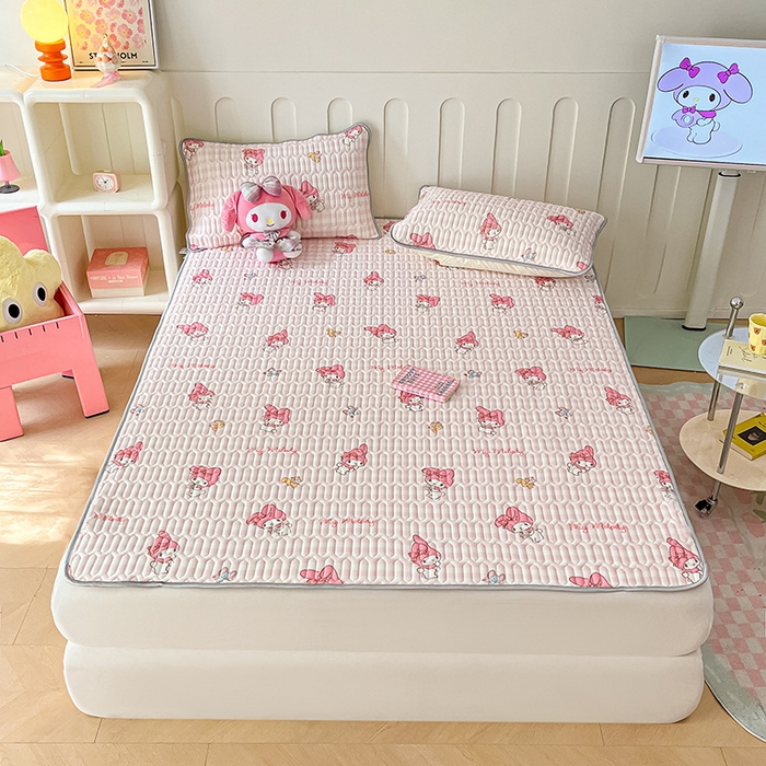 91家纺网 家纺一手货源 找家纺 金爱家 2024新款A类三丽鸥高品质可组合凉感丝乳胶席牛奶丝针织棉软糯夏被四件套 乳胶席-粉格美乐蒂