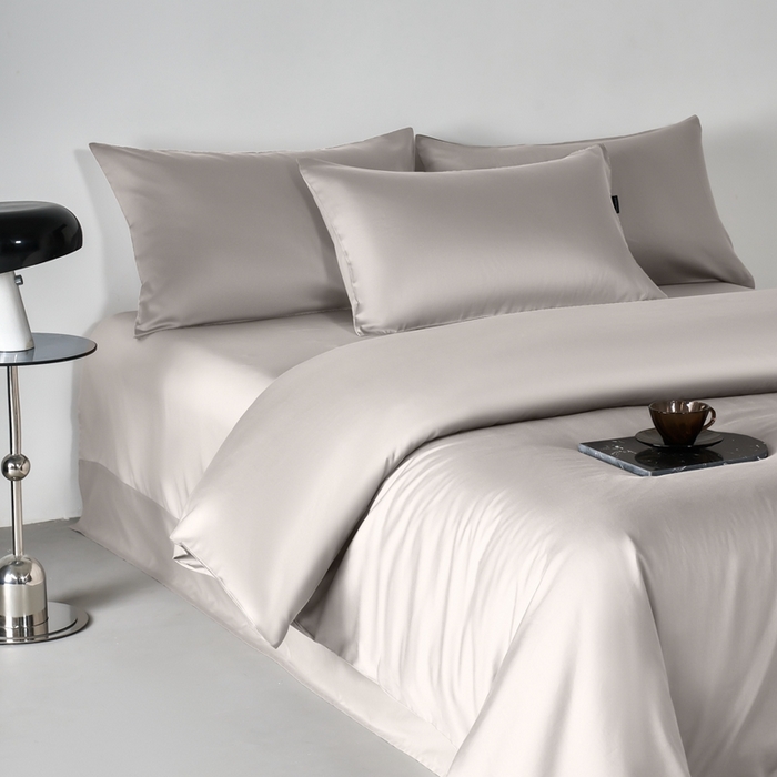 91家纺网 家纺一手货源 找家纺 秀色家纺 2025新款轻奢60支贡缎高支贡缎长绒棉全棉四件套简约纯色床上被套床单床笠式 米朵-烟墨灰