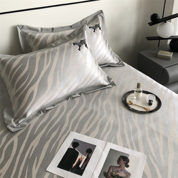 91家纺网 家纺一手货源 找家纺 三味舒屋 2025新款凉感马德里冰丝提花刺绣凉席 马德里米床笠