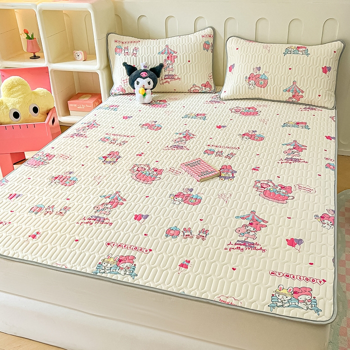 91家纺网 家纺一手货源 找家纺 金爱家 2024新款A类三丽鸥高品质可组合凉感丝乳胶席牛奶丝针织棉软糯夏被四件套 乳胶席-游乐园美乐蒂